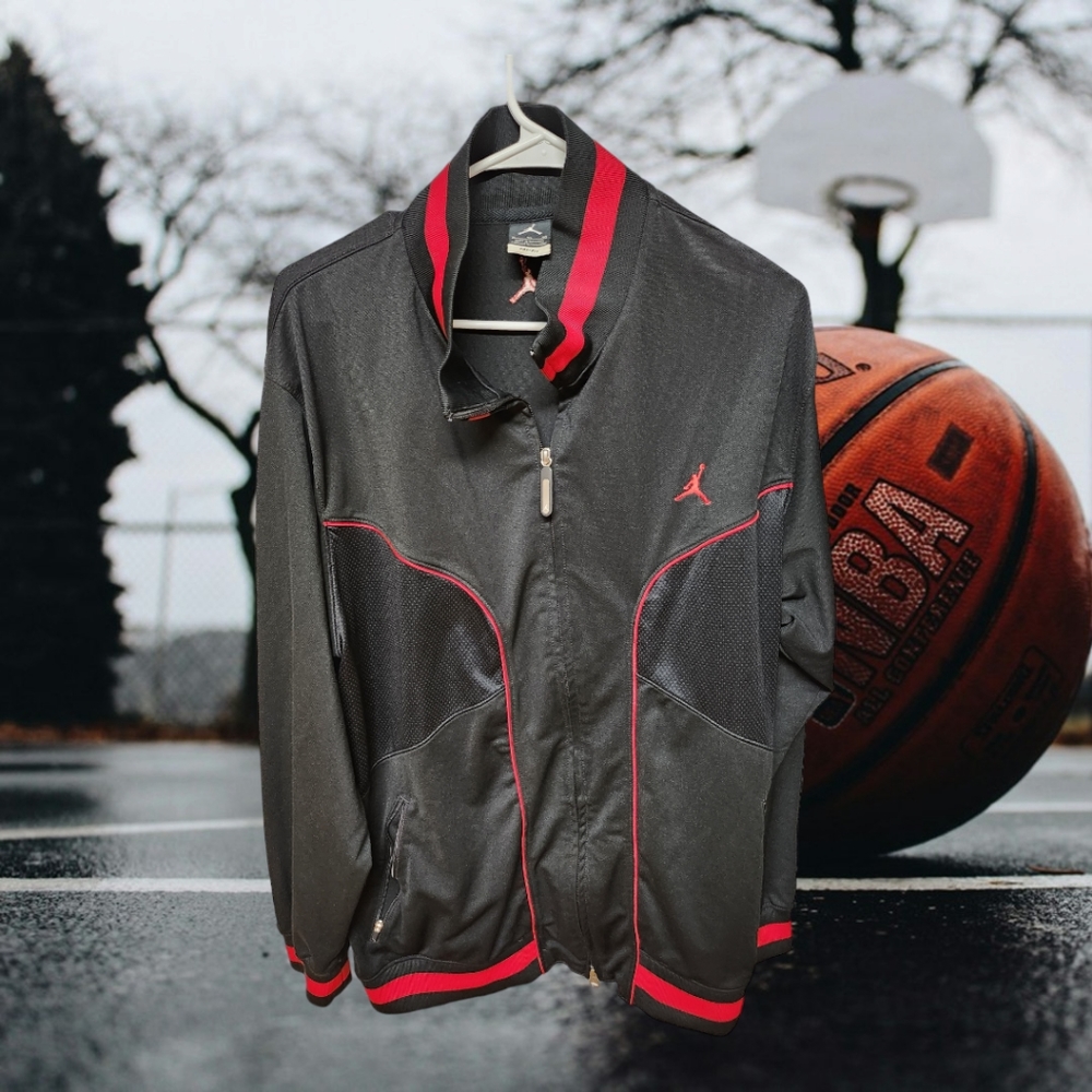 Michael Jordan Dri Fit training warm up full zip jacket, size XL black and red